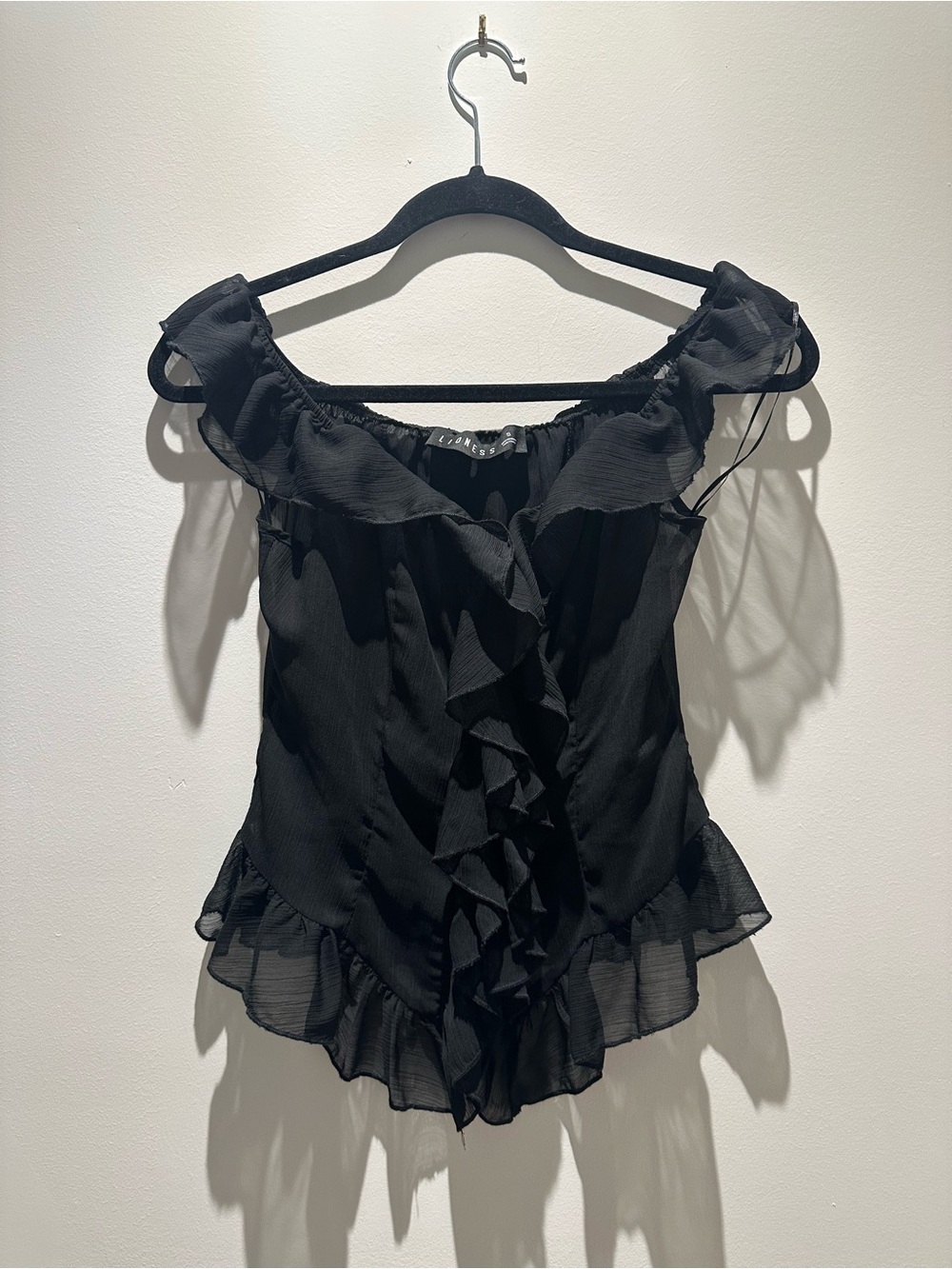 Timeless Ruffle Top in Onyx
LIONESS - Picture 5 of 6